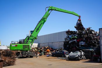 830 G - Sorting and loading in scrap recycling