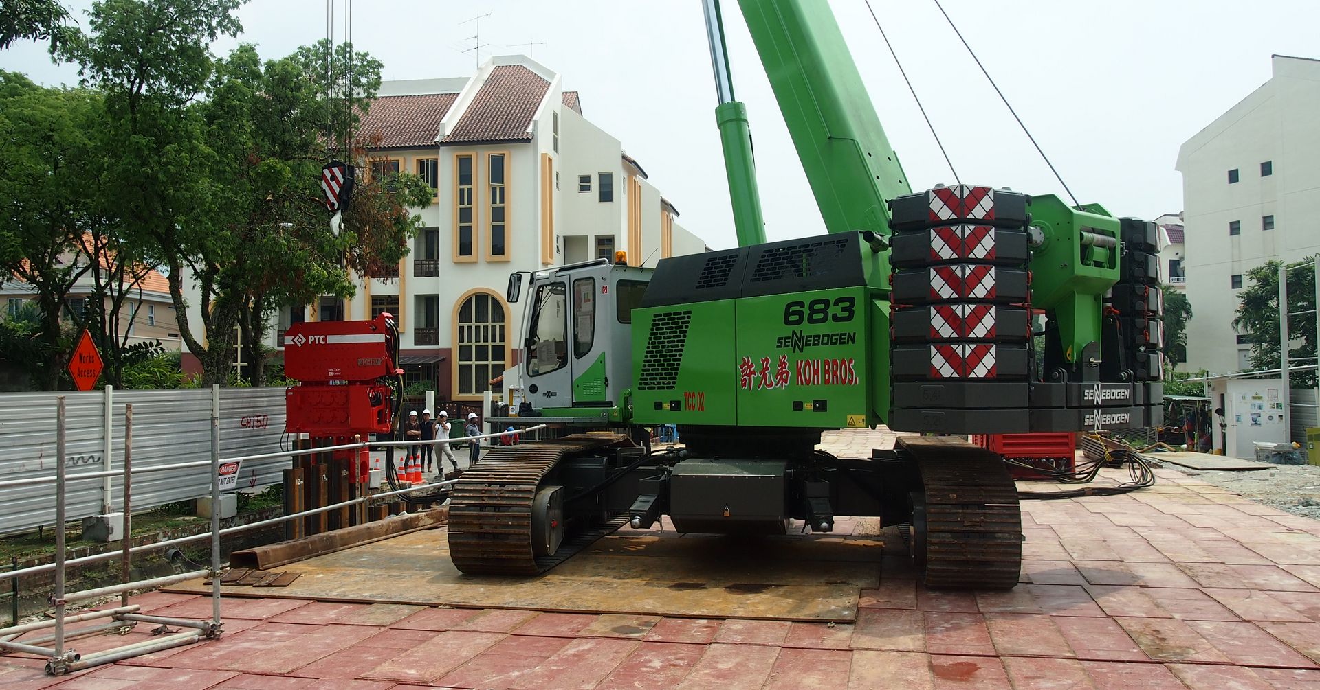 For a new canal system: SENNEBOGEN 683 HD in Singapore For a new canal system: SENNEBOGEN 683 HD in Singapore