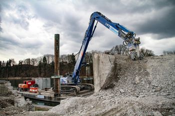 SENNEBOGEN 830 demolition machine