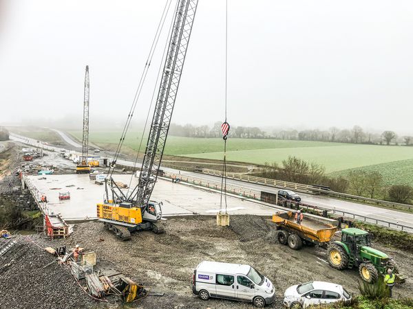 SENNEBOGEN duty cycle crane 655 E lifting operations