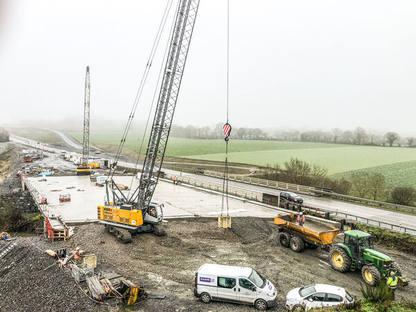 SENNEBOGEN duty cycle crane 655 E lifting operations