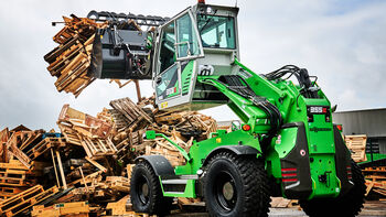 SENNEBOGEN Teleskoplader Telehandler 355 E Paletten Umschlag Niederhalterschaufel