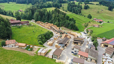  SENNEBOGEN 817, material handling machine with trailer for the logyards in smaller sawmills, Switzerland 