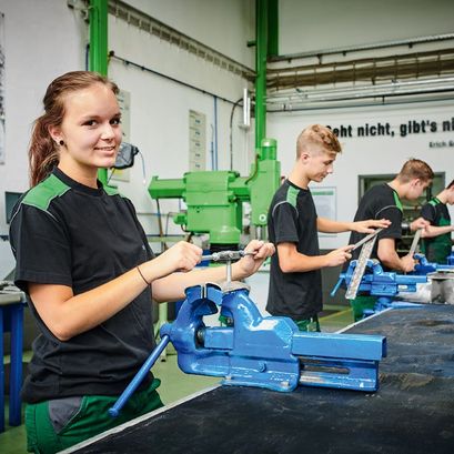 SENNEBOGEN training workshop