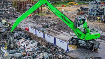 SENNEBOGEN material handler 830 Mobile with 17 m equipment, scrap handling, UK SENNEBOGEN material handler 830 Mobile with 17 m equipment, feeding the baler, loading the truck, scrap handling, UK