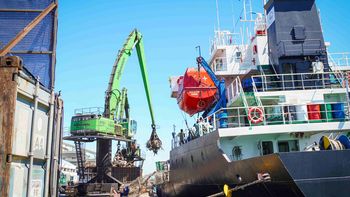 Schiffsumschlag: siebter SENNEBOGEN 870 in der Flotte