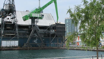 Increasing material handling speeds: a SENNEBOGEN 880 EQ in use at Redpath Sugar