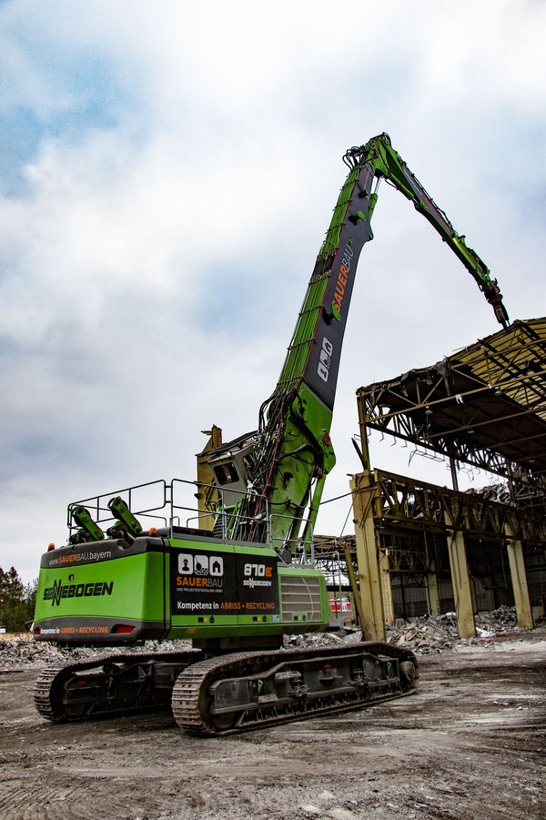 Download (300 dpi) SENNEBOGEN 870 Demoliton