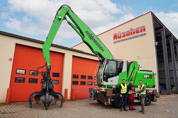 SENNEBOGEN 824 G-Mobilbagger-Recyclingmaschine