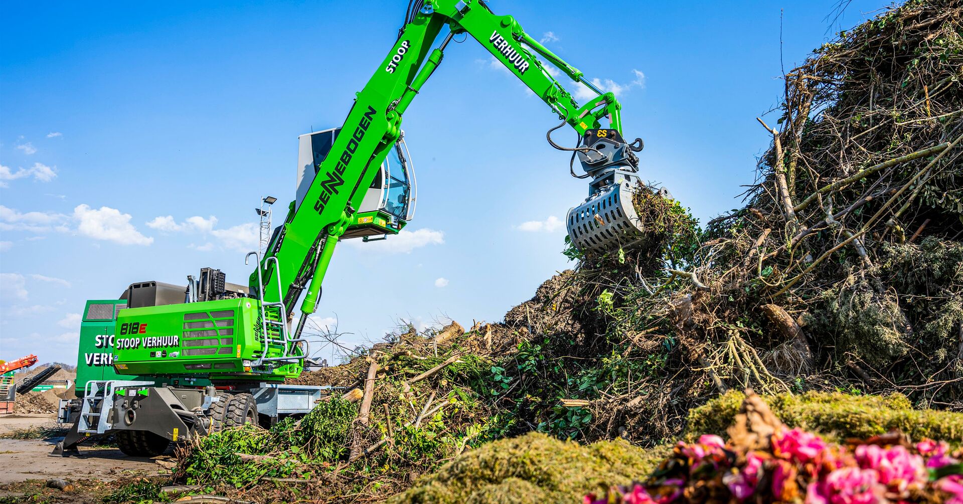 SENNEBOGEN 818 E series as an integral part of recycling rental fleet in Belgium SENNEBOGEN