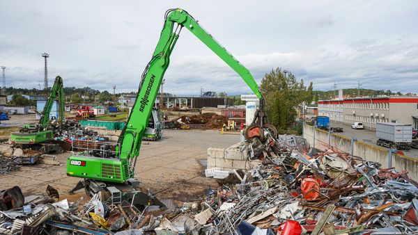 SENNEBOGEN 830G - Schrottplatz