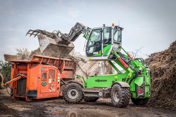 SENNEBOGEN 355 telehandler, composting plant, sorting of green waste, Germany