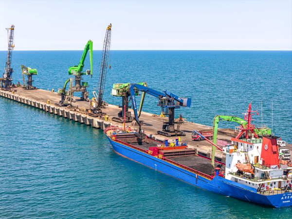 SENNEBOGEN material handlers at the Port of Yeşilyurt, handling general cargo, bulk cargo, and steel scrap.
