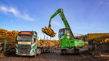 SENNEBOGEN 730 M Material handler handling timber