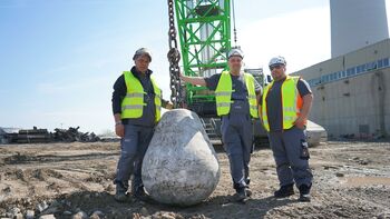 300 t demolition duty cycle crane with wrecking ball, Italy, Ferraro Group