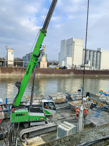 Port construction_SENNEBOGEN telecrane_Straubing_port_quay_pile_wall Port construction_SENNEBOGEN telecrane_Straubing_port_quay_pile_wall
