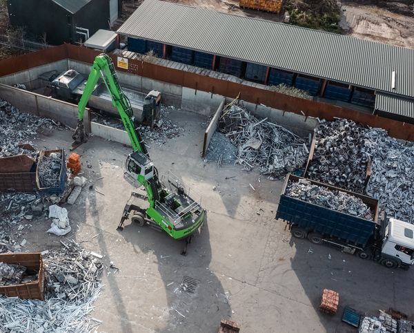 SENNEBOGEN 835G Hybrid – Use at recycling company