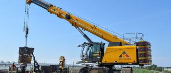 Crawler telecrane with 70-tonne load capacity, SENNEBOGEN 673 E, sheet pile installation under high-voltage line, Netherlands