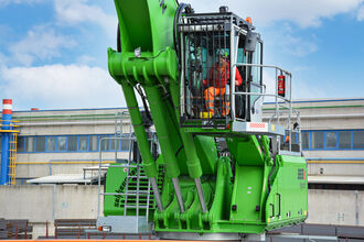 Stahllogistik mit SENNEBOGEN 865 E Hybrid, Umschlagbagger mit Magnettraverse