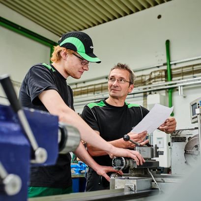 SENNEBOGEN training workshop