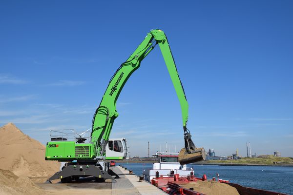 SENNEBOGEN 850 E handling excavator used in port in the Netherlands 