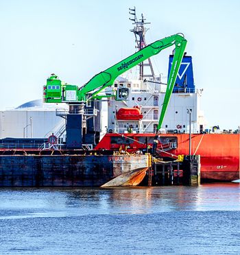 SENNEBOGEN 895 E Umschlagmaschine in Hafen USA