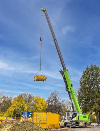 sewer construction with 100 t telescopic crawler crane, SENNEBOGEN 6103, lifting works sewer construction with 100 t telescopic crawler crane, SENNEBOGEN 6103, lifting works