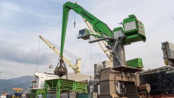Größter Umschlagbagger der Welt 420 t SENNEBOGEN 895 E Umschlagmaschine Hafenumschlag Mehrschalengreifer Raupe Portal Pylon