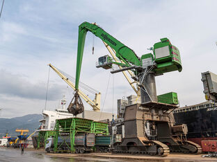 SENNEBOGEN largest material handler in the world 895 E Hybrid port handling orange peel grab