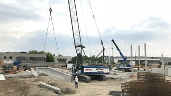 Raupenkran / Gittermastkran SENNEBOGEN 2200 E Baustelleneinsatz / Baustellenkran Hochbau Tiefbau Hebearbeiten