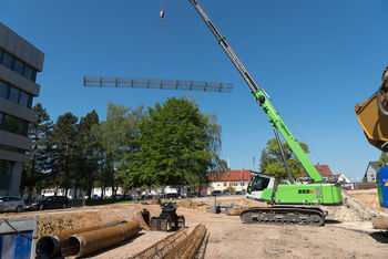 Kompakter Teleskopkran / Telekran für Baustellen SENNEBOGEN 653 E