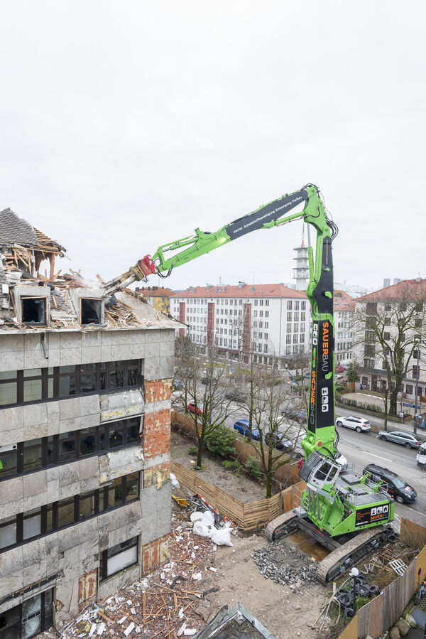 SENNEBOGEN demolition material handler 870 E