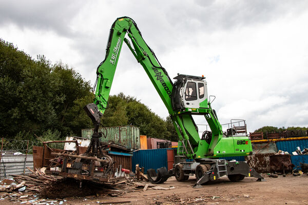 SENNEBOGEN material handler 830 E scrap handling