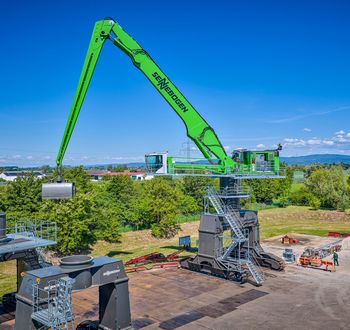 SENNEBOGEN 880 G 280-ton material handler at a port facility.