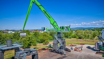 SENNEBOGEN präsentiert neuen 880 G für Handysize-Schiffe