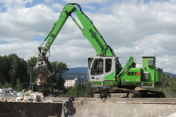 Sorting of recycling materials with electric material handler