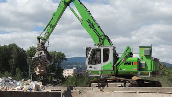 Sortierung von Recyclingstoffen mit Elektrobagger