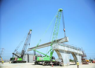 Baustellenkran SENNEBOGEN 5500 Brückenbau