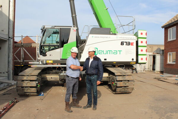 Raupentelekran SENNEBOGEN 673 E beim Betonfertigteilbau in den Niederladen