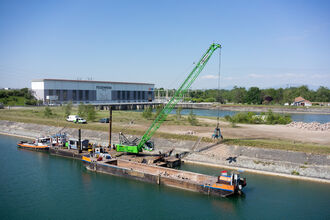 Hydraulic engineering, 55 t duty cycle crane, pontoon with SENNEBOGEN 655 HD, river engineering, special civil engineering works