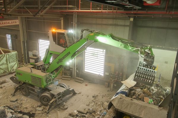 SENNEBOGEN 818-Sortieranlage-emissionsfreier Umschlagbagger SENNEBOGEN 818-Sortieranlage-emissionsfreier Umschlagbagger