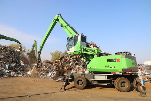 SENNEBOGEN Umschlagmaschine 830 E
