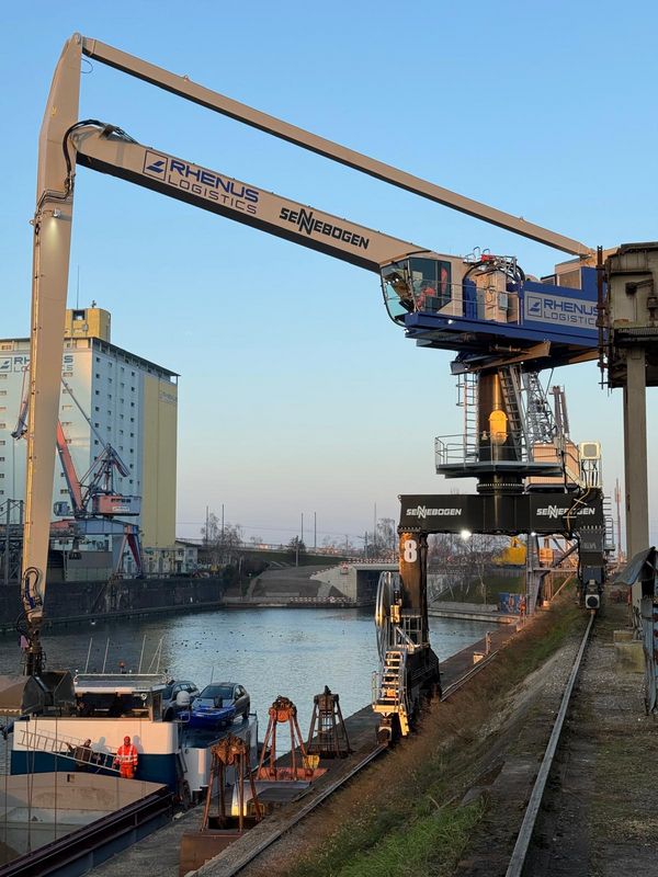EQ Balancer crane-handling machine - inland port EQ Balancer crane-handling machine - inland port