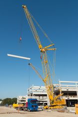 SENNEBOGEN 5500 robust and powerful crawler crane Building construction