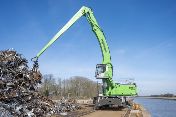 SENNEBOGEN 865 E-port handling-UK