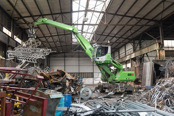 SENNEBOGEN Umschlagmaschine Umschlagbagger 821 E Schrottrecycling Abfallrecycling Mehrschalengreifer