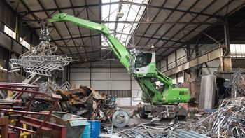 SENNEBOGEN Umaterial handler 821 E scrap handling waste management orange peel grab