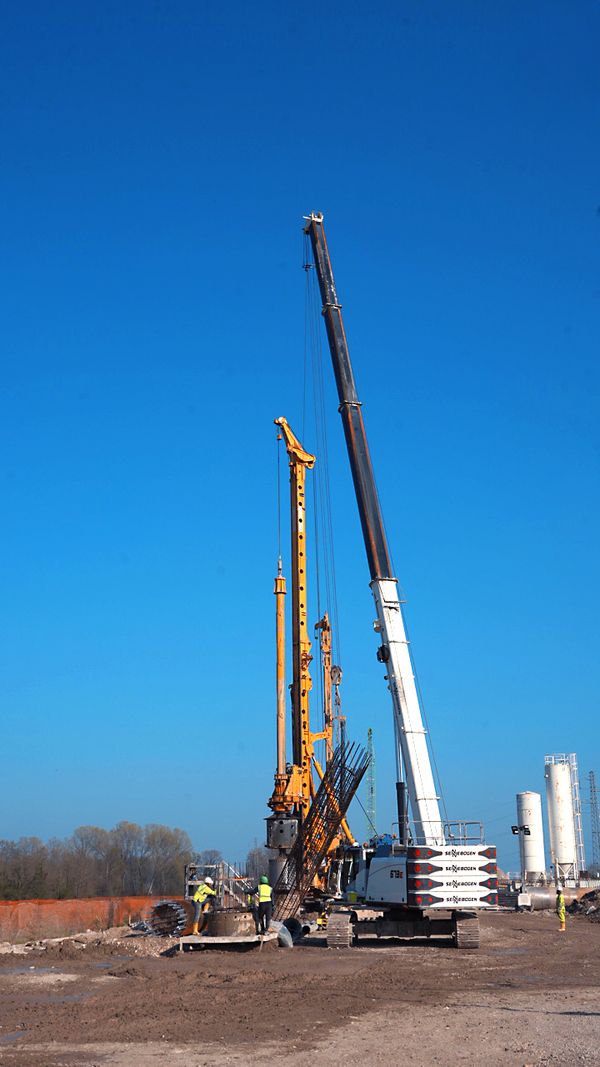 SENNEBOGEN 673 E works with reinforcement cages