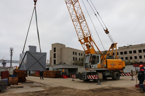 Download (RGB, 300 dpi) Loading and logistics tasks at the Pilon company