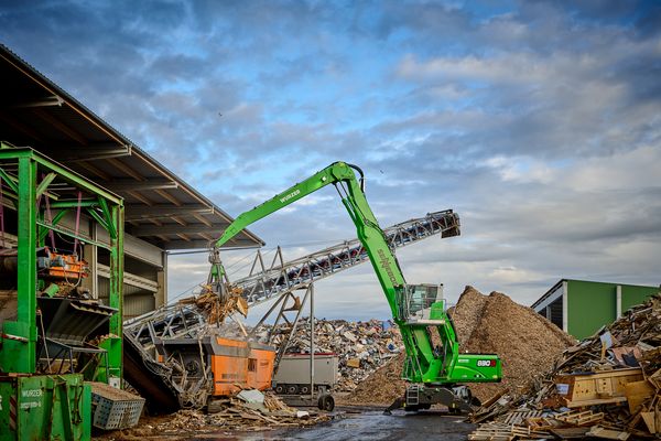 Umschlagbagger SENNEBOGEN 830 G-Serie-17m Reichweite-neues SENcon